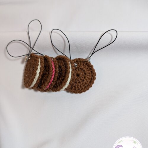 Breloc biscuit crosetat