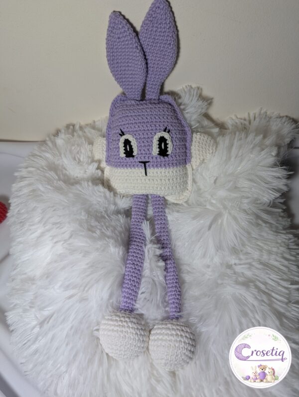 Iepuras crosetat cu picioare mobile - jucarie crosetata handmade, Crosetiq