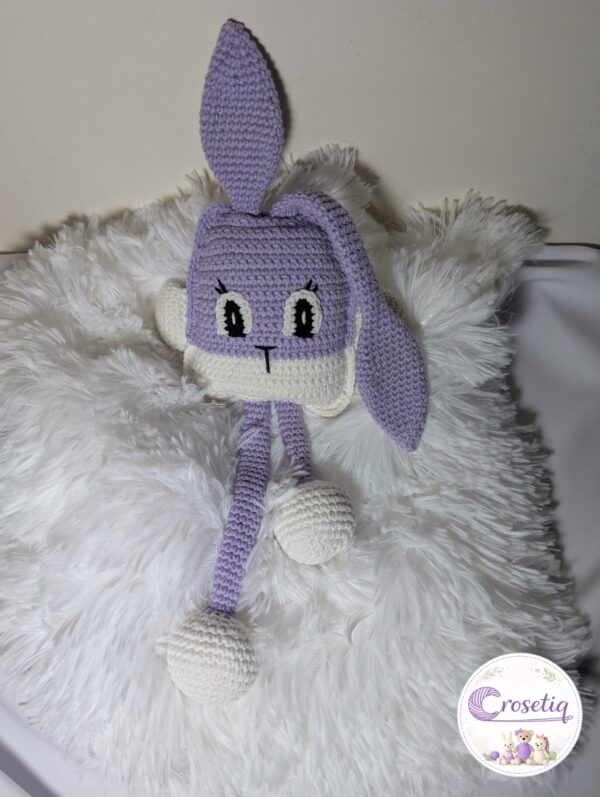 Iepuras crosetat cu picioare mobile - jucarie crosetata handmade, Crosetiq