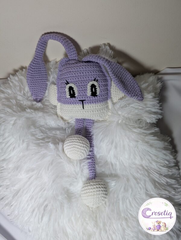 Iepuras crosetat cu picioare mobile - jucarie crosetata handmade, Crosetiq
