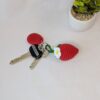 Breloc Capsuna - breloc crosetat handmade, Crosetiq