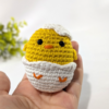 Puișor în ou croșetat - decoratiune crosetata handmade pentru Paste, Crosetiq