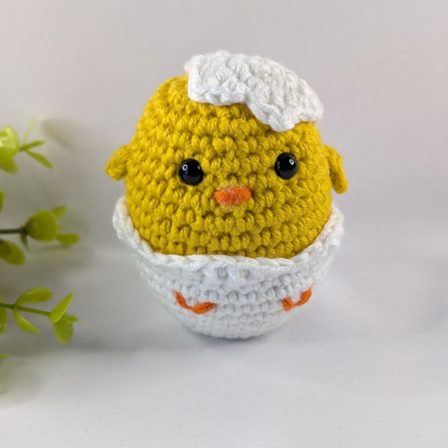 Puișor în ou croșetat - decoratiune crosetata handmade pentru Paste, Crosetiq