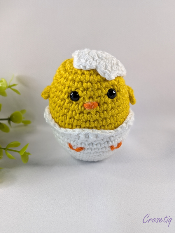 Puișor în ou croșetat - decoratiune crosetata handmade pentru Paste, Crosetiq