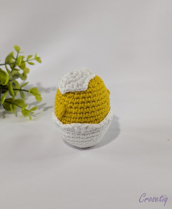 Puișor în ou croșetat - decoratiune crosetata handmade pentru Paste, Crosetiq
