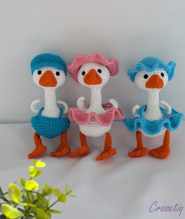 Gâsculită croșetată Goguța - jucarie crosetata handmade, Crosetiq