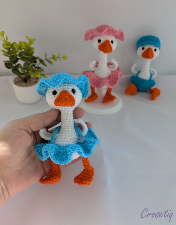 Gâsculită croșetată Goguța - jucarie crosetata handmade, Crosetiq