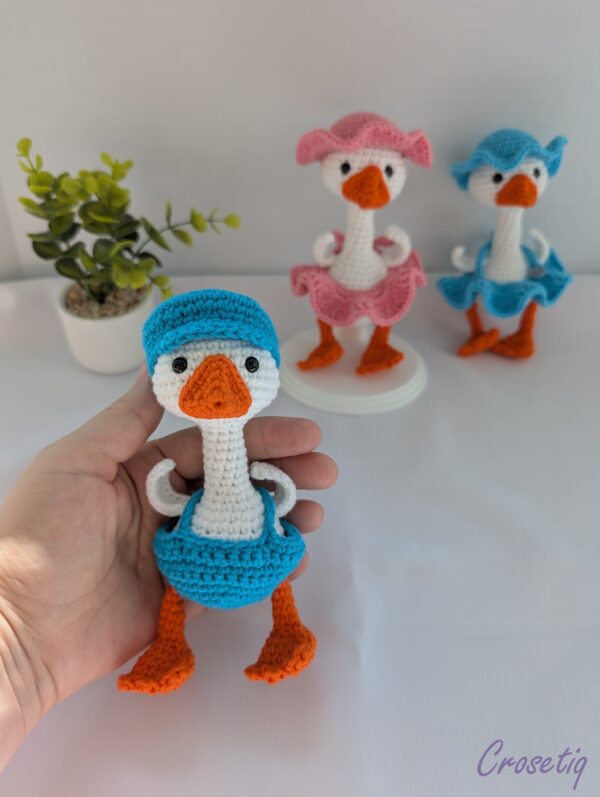 Gâsculită croșetată Goguța - jucarie crosetata handmade, Crosetiq