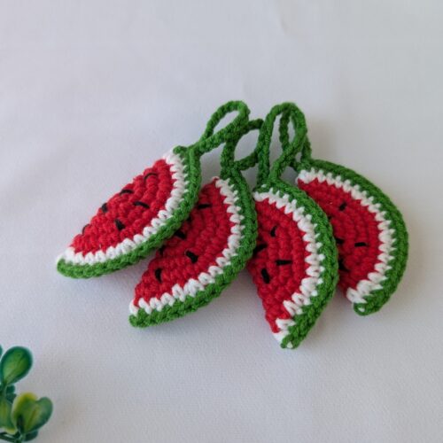 Breloc crosetat lubeniță - breloc crosetat handmade, Crosetiq