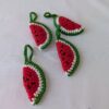 Breloc crosetat lubeniță - breloc crosetat handmade, Crosetiq