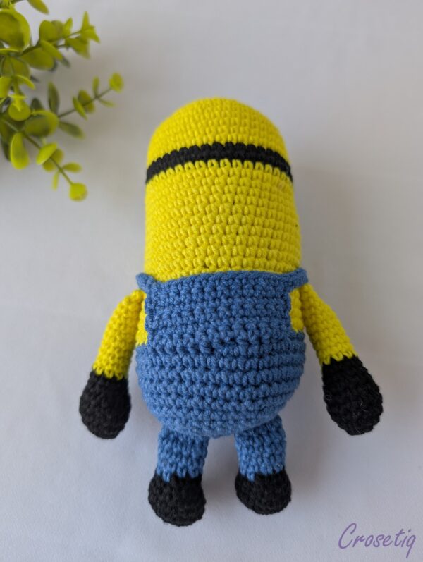 Minion croșetat - jucarie crosetata handmade, Crosetiq