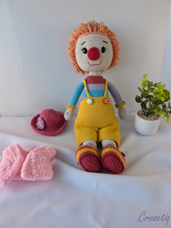 Păpușă croșetată Clovni Păpușă croșetată Clovni - jucarie crosetata handmade, Crosetiq