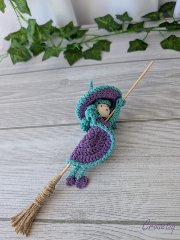 Vrăjitoare croșetată Halloween Vrăjitoare croșetată Halloween - produs handmade Crosetiq