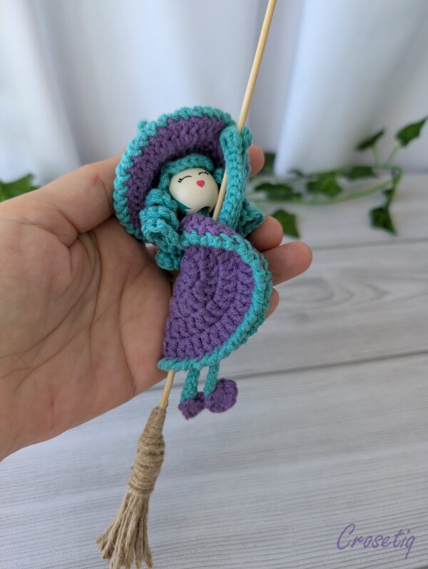 Vrăjitoare croșetată Halloween Vrăjitoare croșetată Halloween - produs handmade Crosetiq