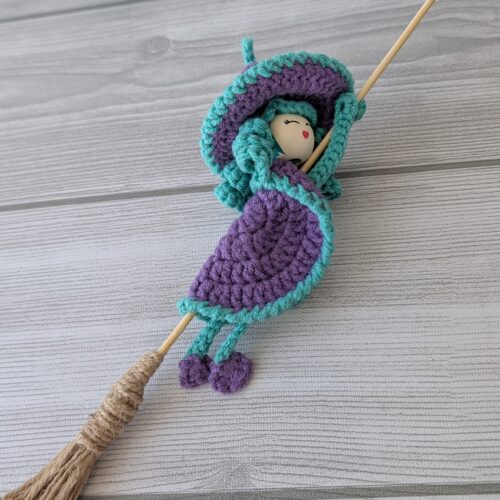 Vrăjitoare croșetată Halloween - produs handmade Crosetiq