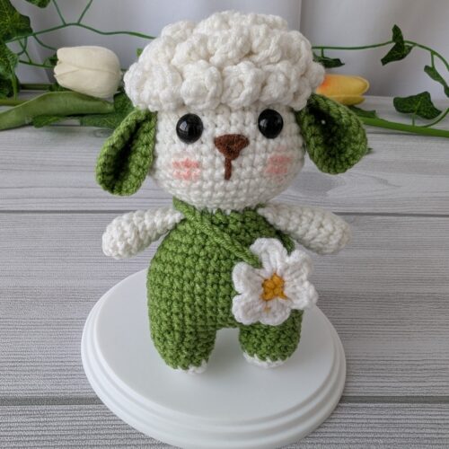 Oiță croșetată Lana - breloc crosetat handmade, Crosetiq
